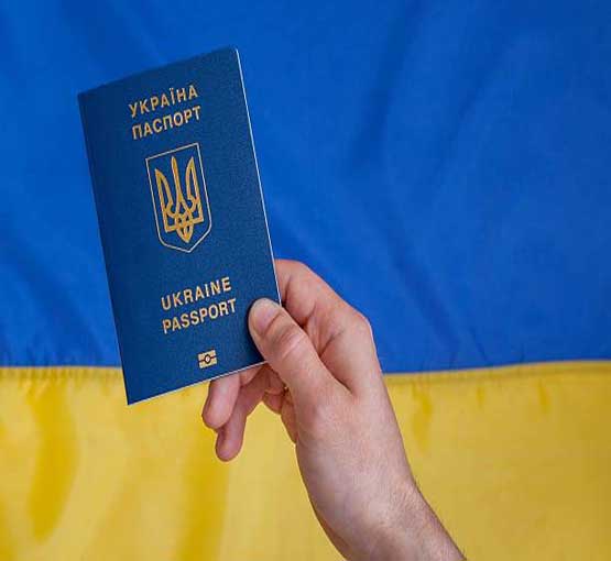 Справжній та підроблений український паспорт
